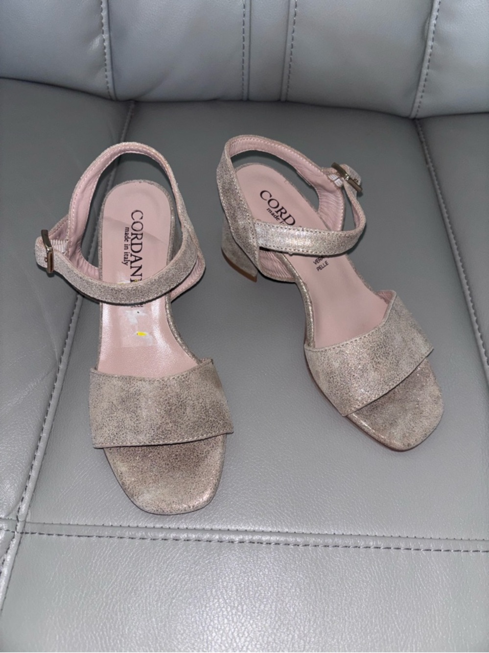 Cordani Italy  Beige Glittered Suede Block Heel Shoes Size 35 NEW
